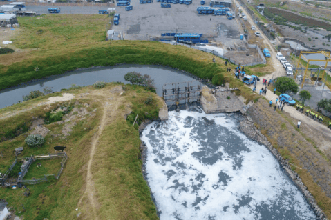Sellan compuerta ilegal que desviaba agua del Río Tunjuelo
