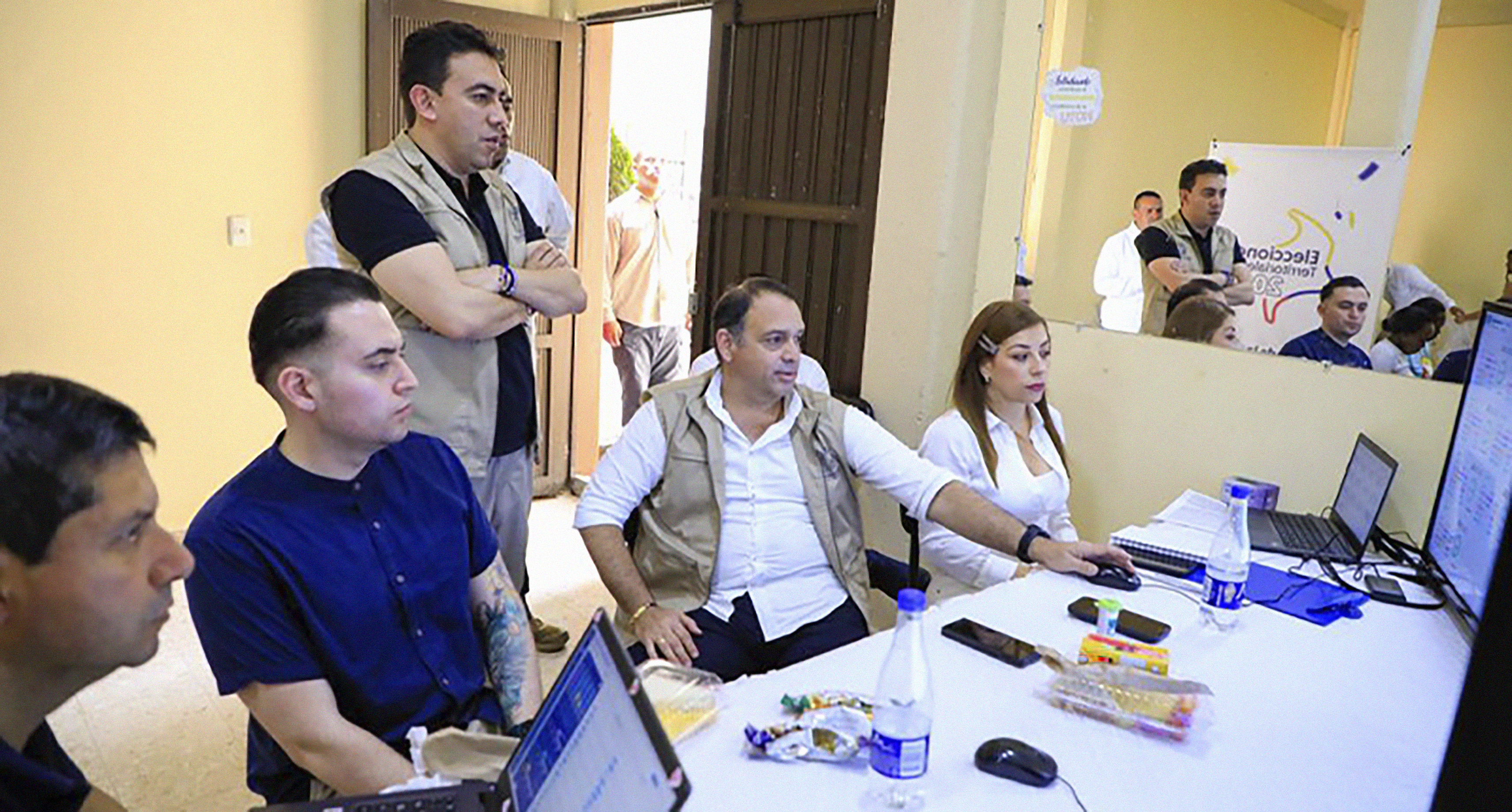 El software que compró la Registraduría en 2022, en cabeza de Alexander Vega, es para subir los datos de los escrutinios, que están a cargo del Consejo Nacional Electoral.