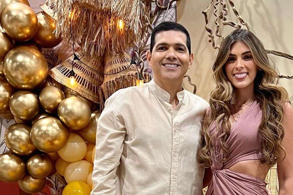 María Alexandra Becerra, esposa de Peter Manjarrés, reveló cómo maneja el cantante su tiempo de familia y su agenda laboral.