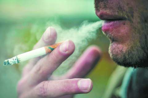 Accidente cerebral hizo que unas personas dejaran el cigarrillo, ahora sabemos por qué