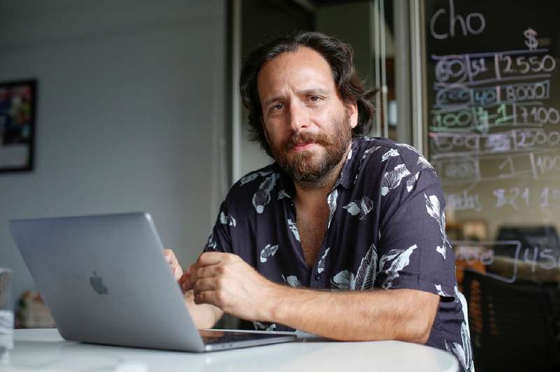 Alberto Gómez Peña dice que en el documental "Pablus Gallinazo" hay una nueva versión del éxito "Una flor para mascar". / Archivo Particular