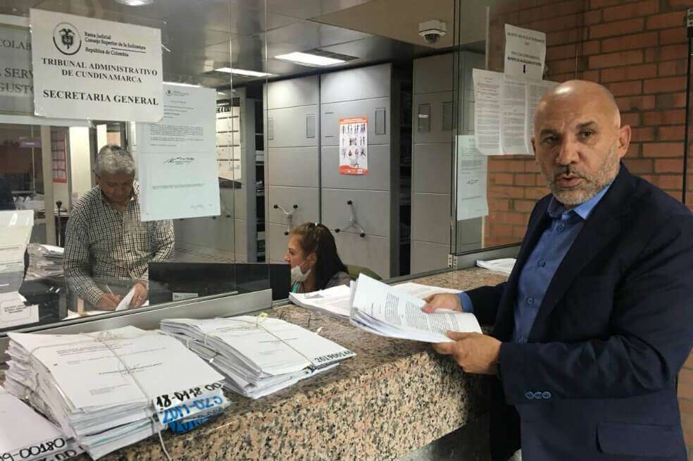 Roy Barreras interponiendo la tutela para revivir las circunscripciones de paz. / Cortesía