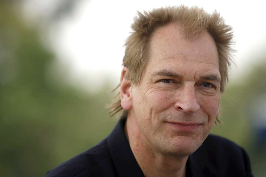 MEX15. CIUDAD DE MÉXICO (MÉXICO), 03/05/2012.- Fotografía de archivo fechada el 3 de mayo de 2012 que muestra al actor británico Julian Sands durante una rueda de prensa en Ciudad de México (México). La Oficina del Alguacil del Condado de San Bernardino (California, EE.UU.) confirmó este martes que los restos humanos hallados por unos excursionistas en la zona montañosa del desierto de Mount Baldy el 24 de junio son del actor británico Julian Sands. Las autoridades explicaron en un comunicado que el proceso de identificación del cuerpo ha culminado, pero que las causas de su muerte siguen siendo investigadas. EFE/Sáshenka Gutiérrez /ARCHIVO