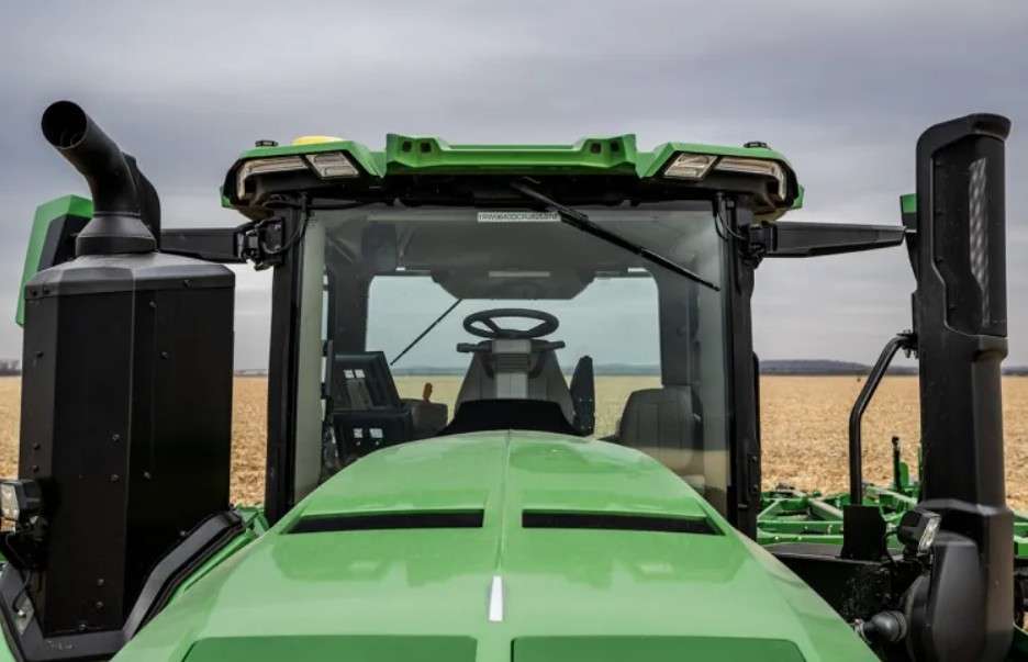 John Deere presenta su propuesta de tractores y camiones autónomos en el CES 2025