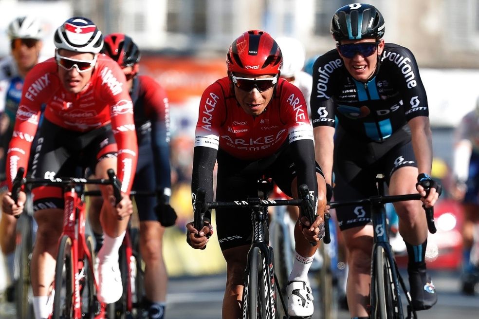 Nairo Quintana en el pelotón de la París-Niza 2022.