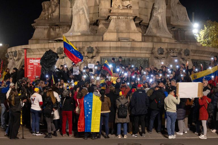 BARCELONA, 06/12/2025.- El partido de la premio Nobel de la Paz María Corina Machado, 'Vente Venezuela', organiza una movilización en Barcelona "por la paz y la libertad". EFE/Marta Pérez