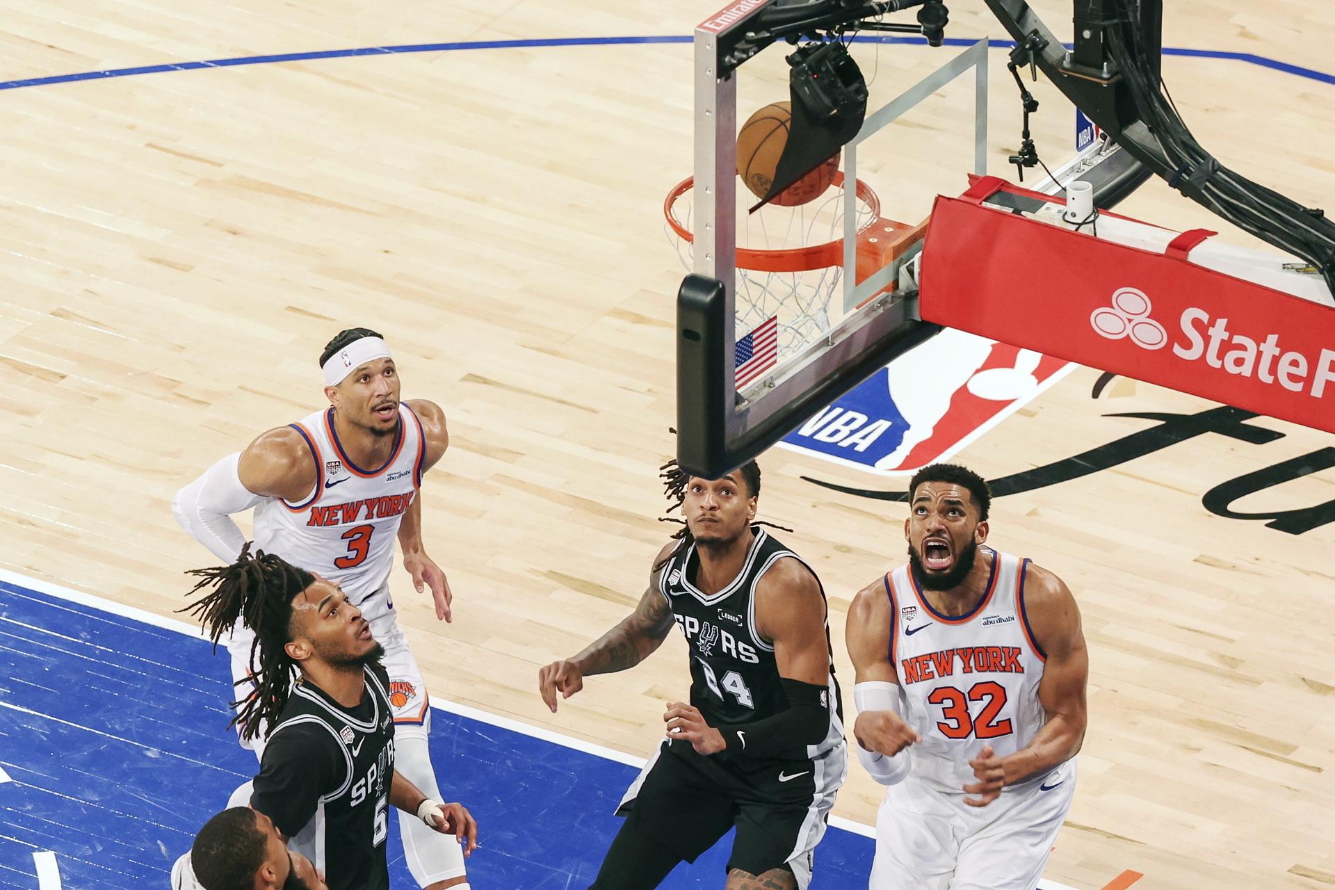 NEW YORK (United States), 11/06/2026.- New York Knicks and San Antonio Spurs players in action during Game 4 of the NBA Finals, played between the San Antonio Spurs and New York Knicks at Madison Square Garden in New York, New York, USA, 10 June 2026. (Baloncesto, Nueva York) EFE/EPA/SARAH YENESEL SHUTTERSTOCK OUT