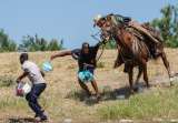 EE.UU. deja de usar caballos en operaciones con migrantes; el problema va más allá