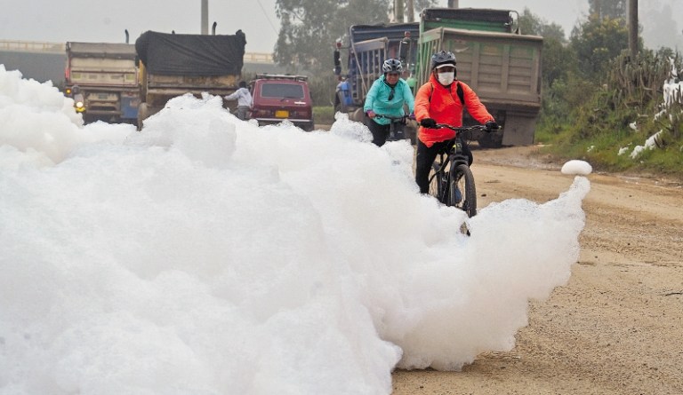Más allá de la espuma, el grave  problema de contaminación en un río de Mosquera