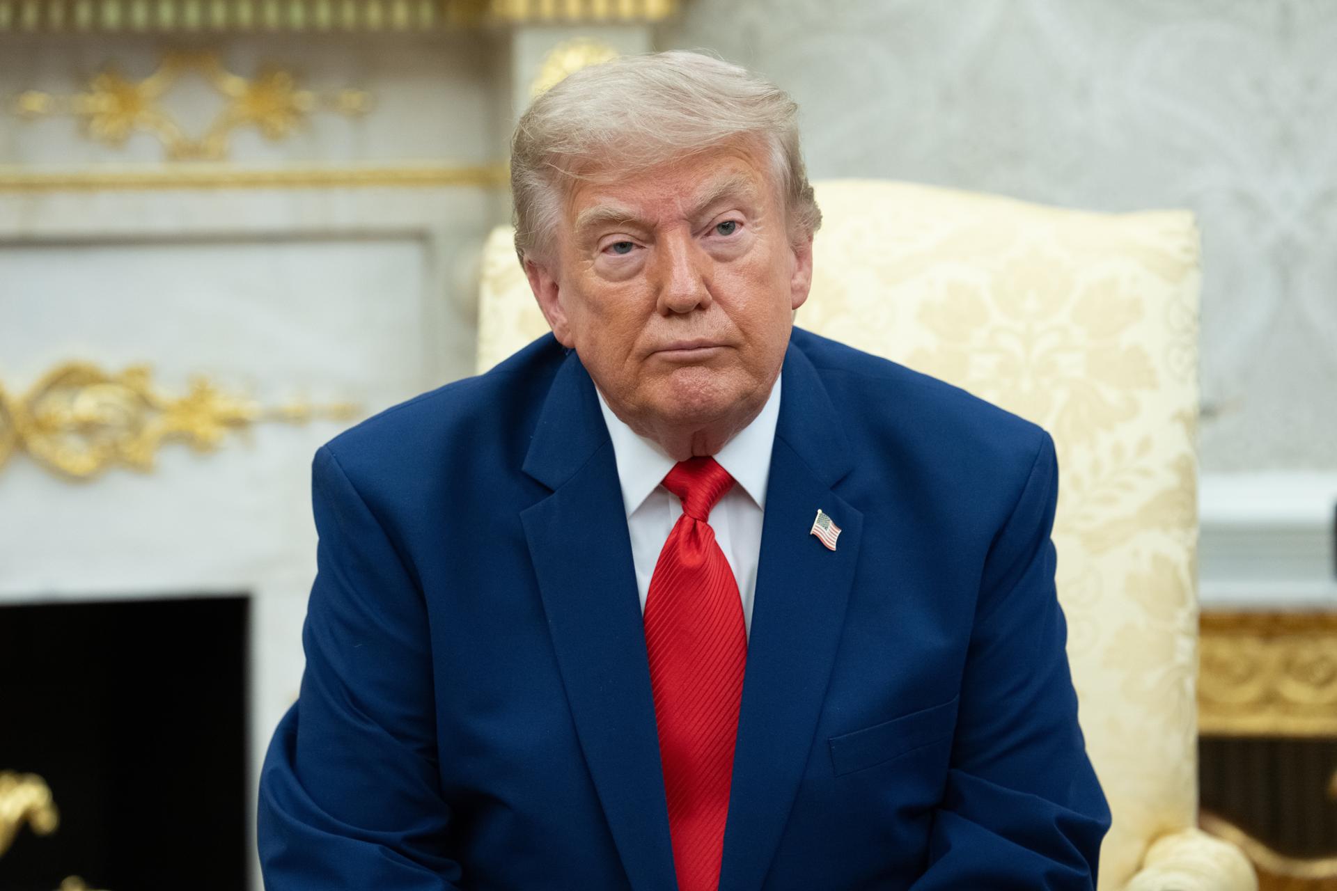 WASHINGTON (United States), 21/07/2026.- US President Donald J Trump during his meeting with Lebanese President Joseph Aoun in the Oval Office of the White House in Washington, DC, USA, 21 July 2026. (Líbano) EFE/EPA/AARON SCHWARTZ / POOL