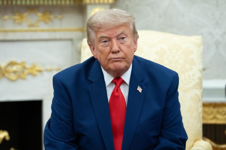 Trump condicionó la ayuda federal a colaborar con ICE y varios estados lo demandaron