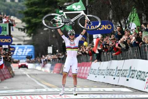 Tadej Pogacar sigue imparable y ganó su cuarto Giro de Lombardía consecutivo
