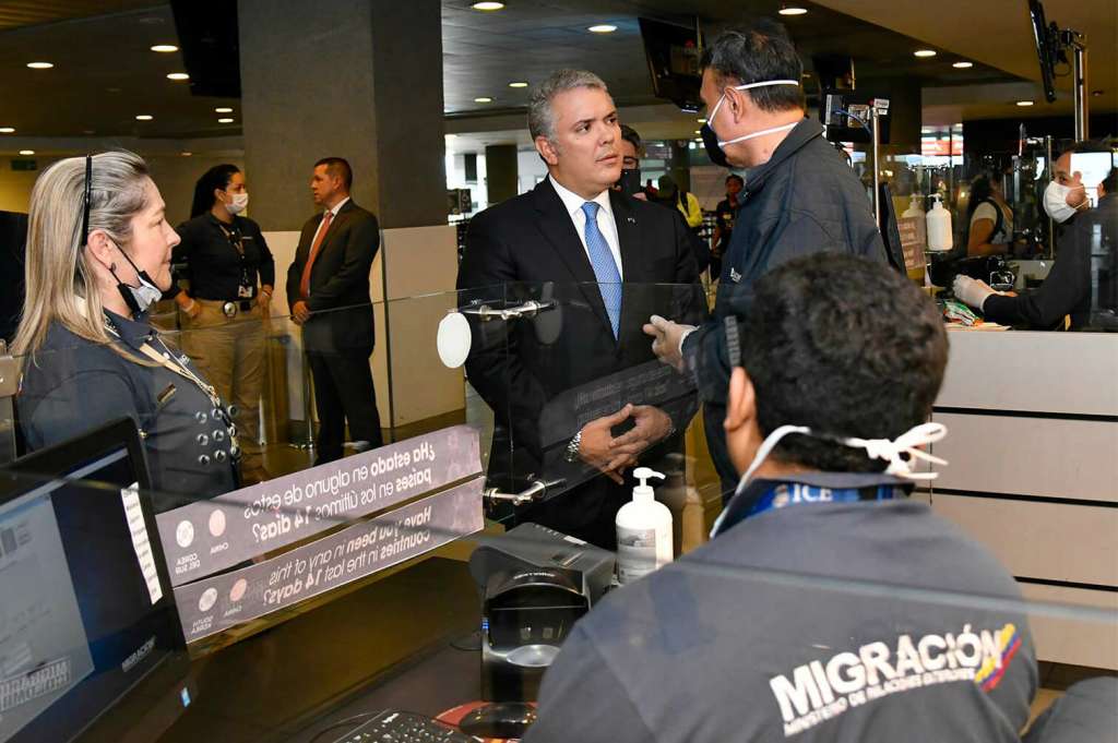 El presidente Duque aseguró que los controles se hacen con estricto cumplimiento de los estándares de la Organización Mundial de la Salud. / SIG
