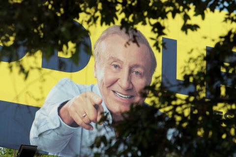 Feministas piden, a través del CNE, que se obligue a Hernández a asistir a debates