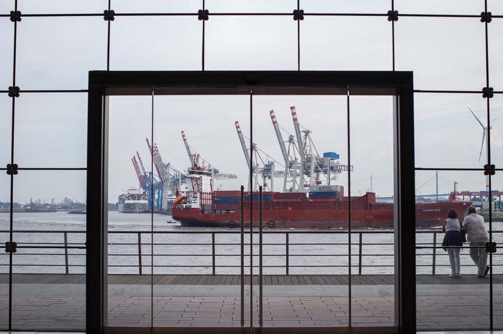 La baja en las exportaciones frena el crecimiento de EE.UU. / Bloomberg