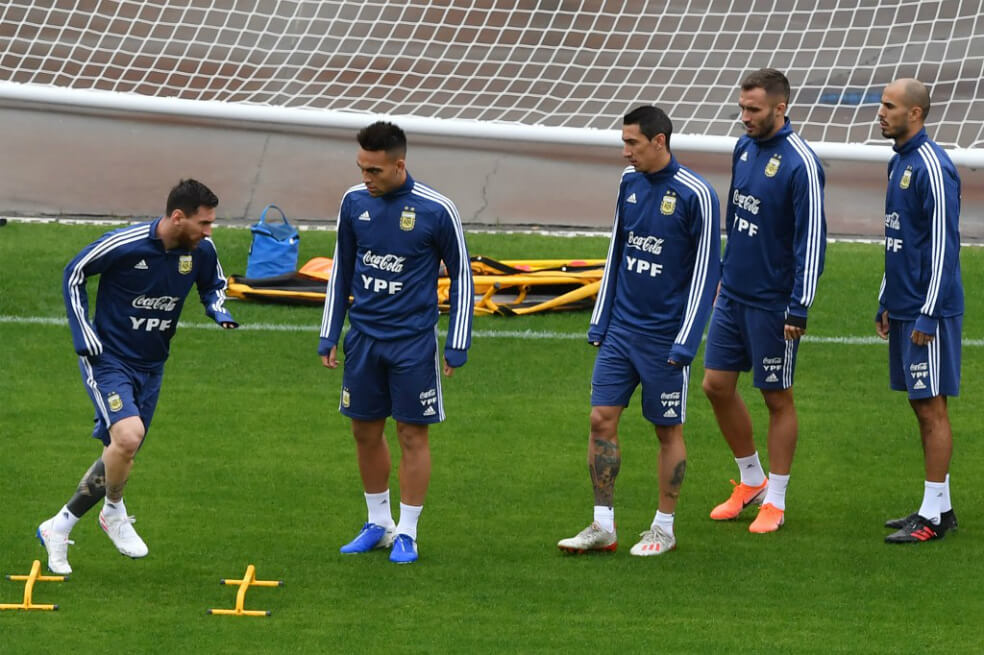 Entrenamiento de la selección de Argentina en Sao Paulo antes del duelo contra el combinado chileno. / AFP
