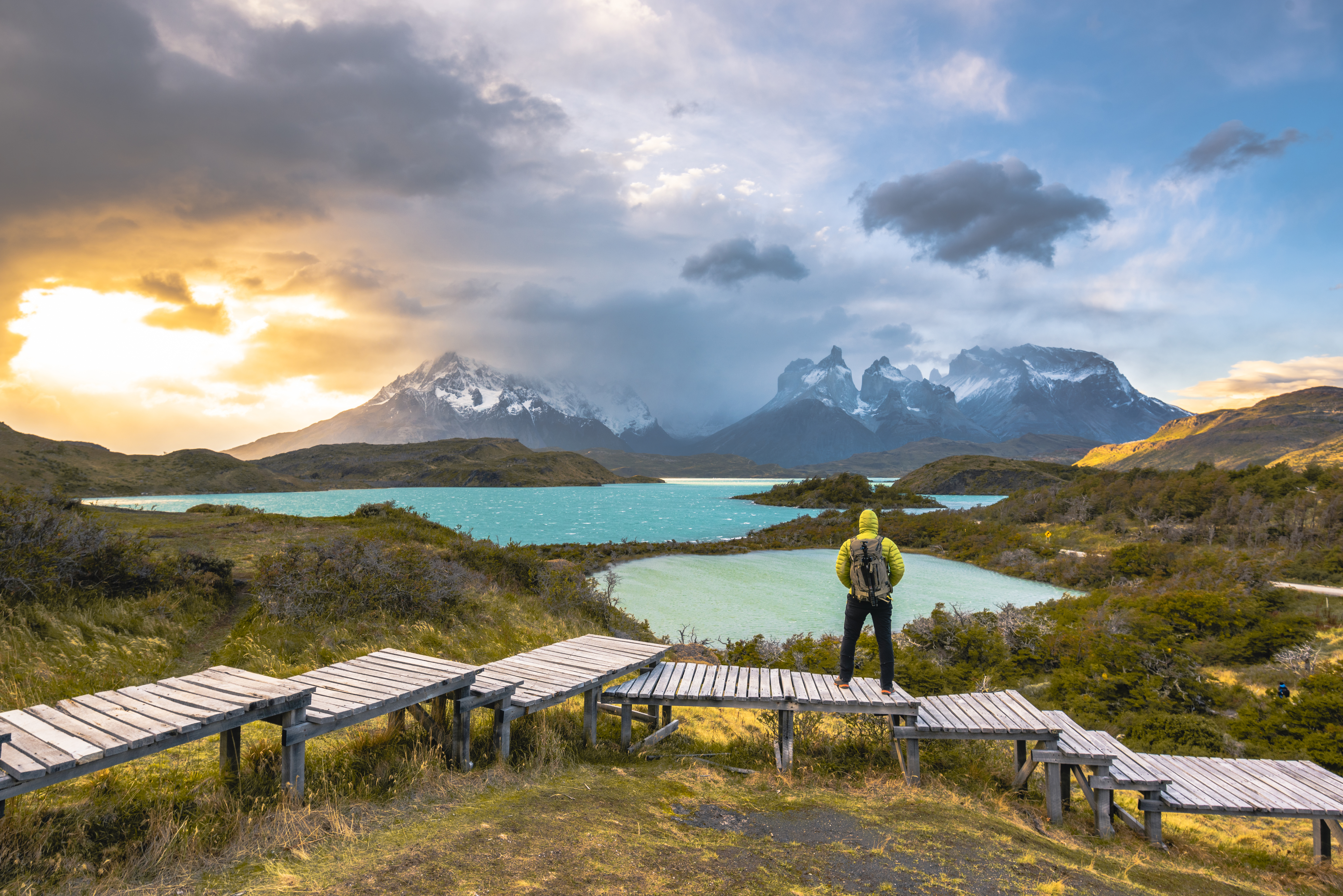 El turismo sustentable y de aventura continuará siendo tendencia en 2025. Torres del Paine, Chile.
