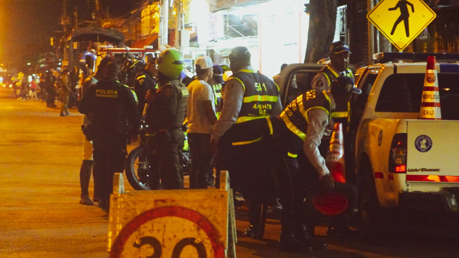 Agentes de tránsito Cali