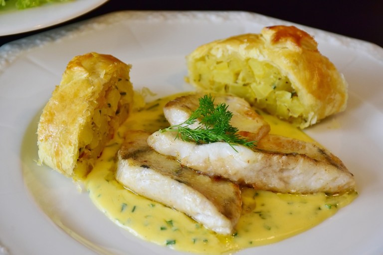 ¿Cómo hacer pescado en la air fryer? Tiempo de cocción y recetas