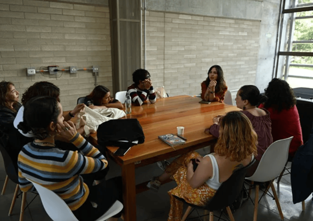 Taller de prensa escrita durante el Seminario de Periodismo Cultural.