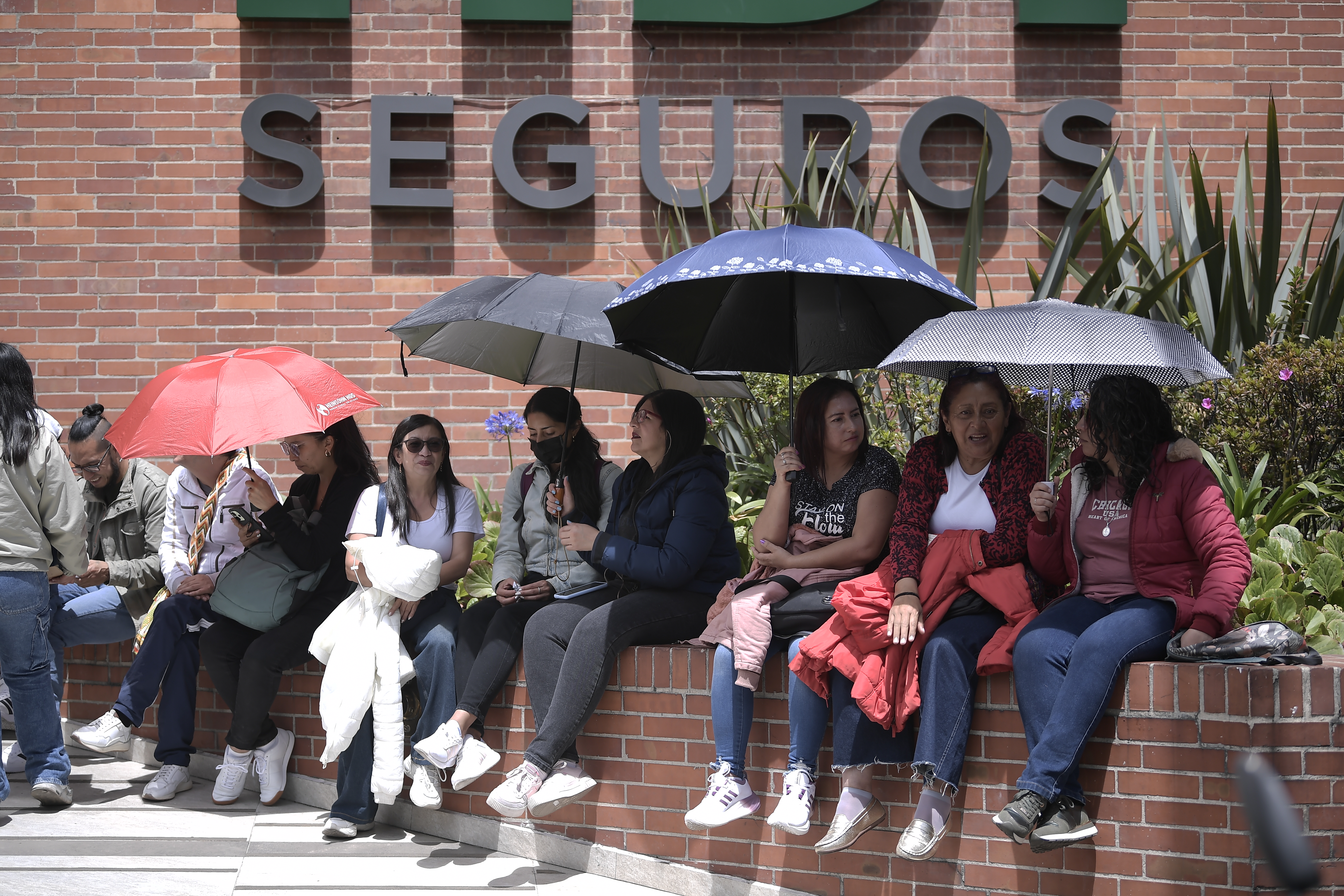Cerca de 700 maestros protestaron a las afueras de la Fiduprevisora por las falencias que persisten en su régimen especial de salud.