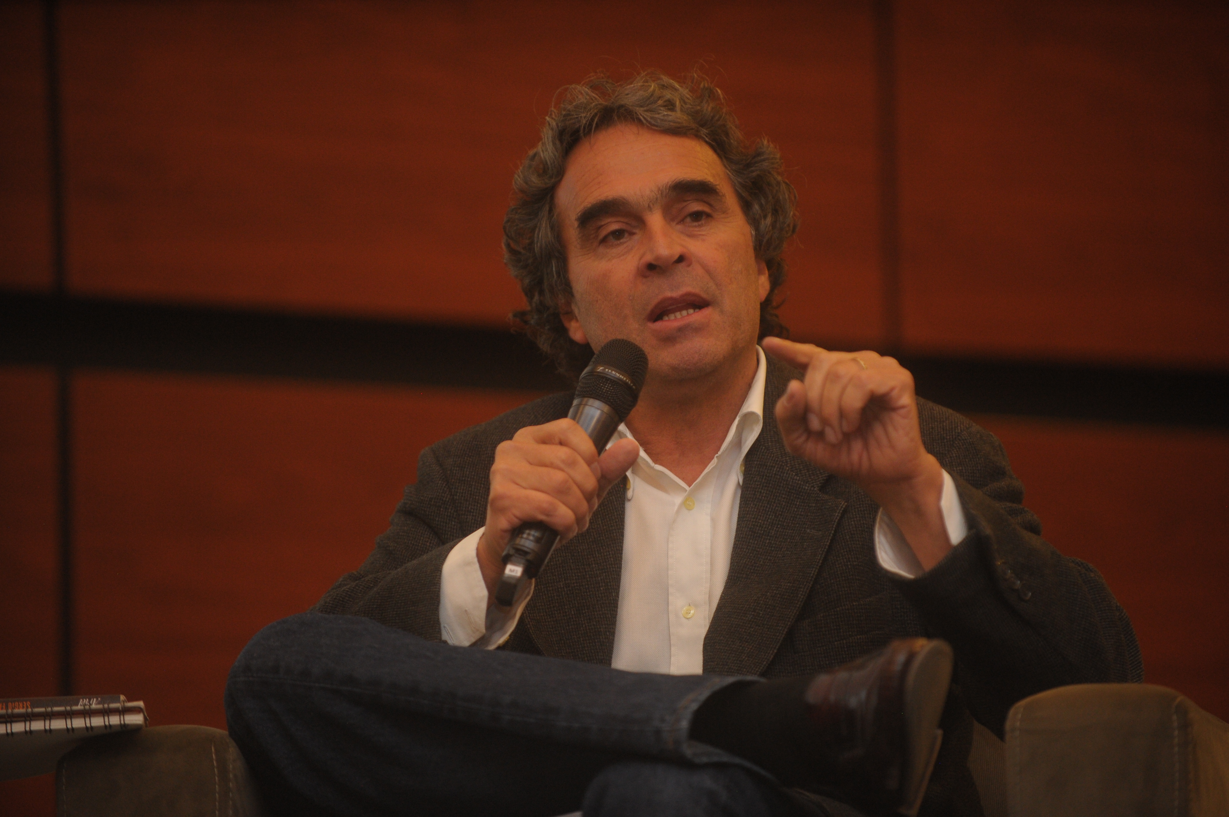 Candidato presidencial para las elecciones del 2018, durante la gala del premio Afrocolombianos del Año 2017.