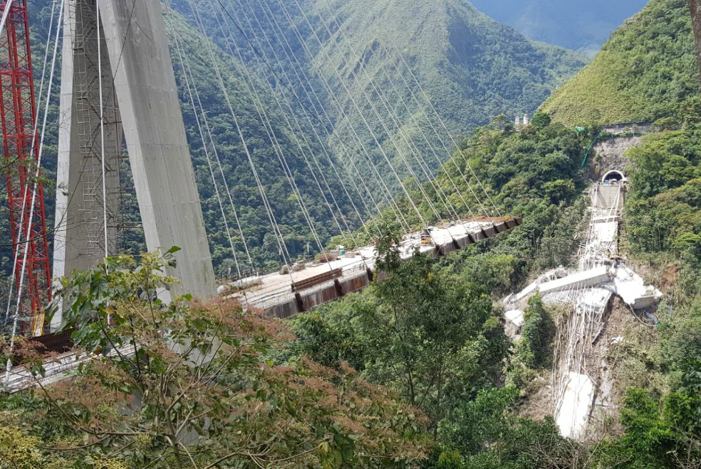 Puente atirantado de Chirajara, que se desplomó este lunes. / Gustavo Torrijos - El Espectador