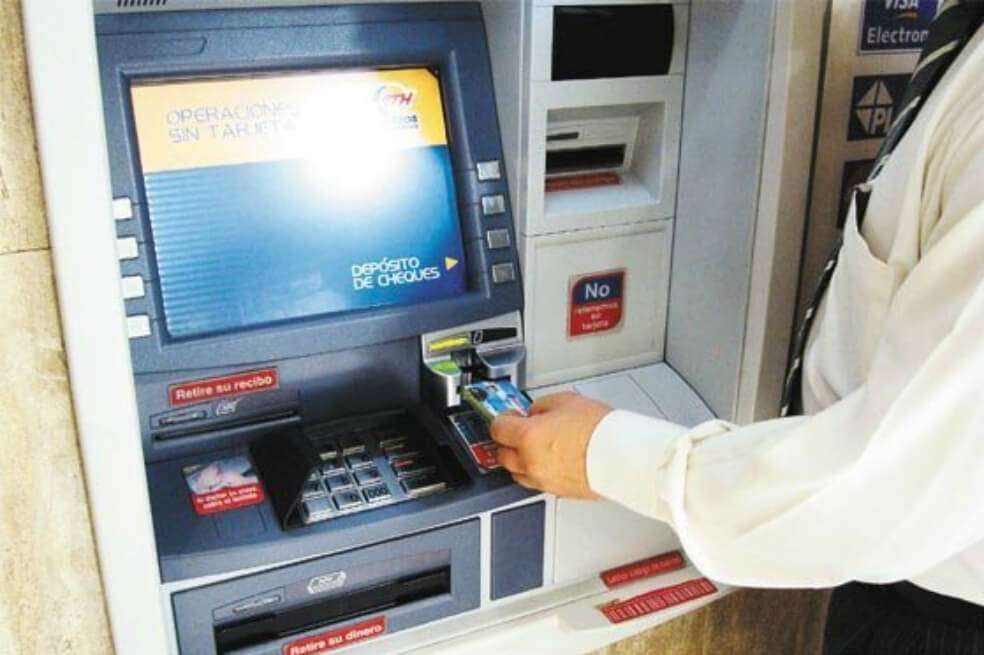 Algunos bancos cobran actualmente consignaciones a nivel nacional cuando el origen y el destino de los recursos son ciudades diferentes. / Archivo El Espectador