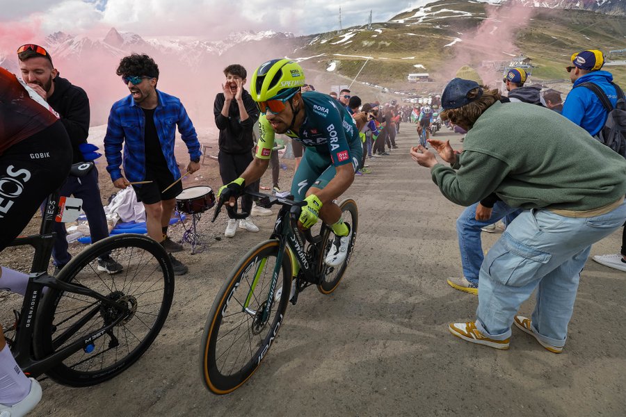 Daniel Felipe Martínez, figura en el Giro de Italia 2024.