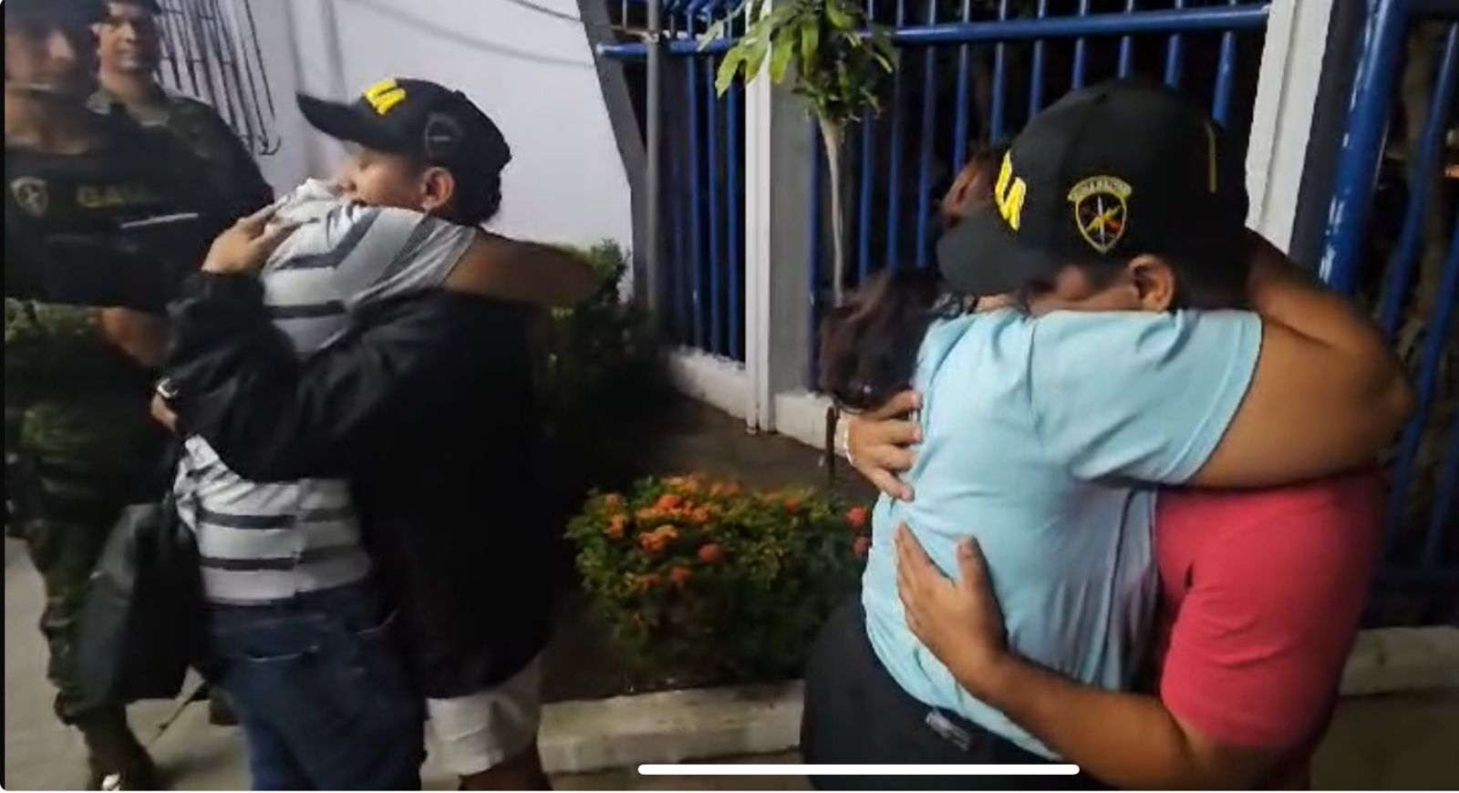 Las familias de las víctimas fueron contactadas y les pidieron altas sumas de dinero para, supuestamente, dejarlos en libertad.