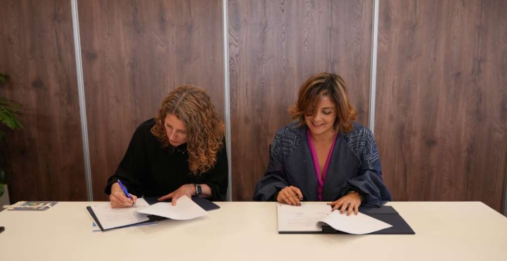 Candice Welsch, representante regional de la UNODC para la Región Andina y el Cono Sur, y Jhenifer Mojica, ministra de Agricultura y Desarrollo Rural.