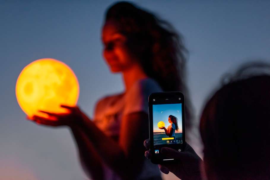 ¿Cómo tomarle fotos a la Super Luna Azul con tu celular Android?