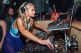 Paris Hilton cobra 2 millones de euros por cuatro noches como DJ