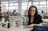 Jeans reciclados se vuelven bolsos: Bogotá estrena este sábado su primera colección circular