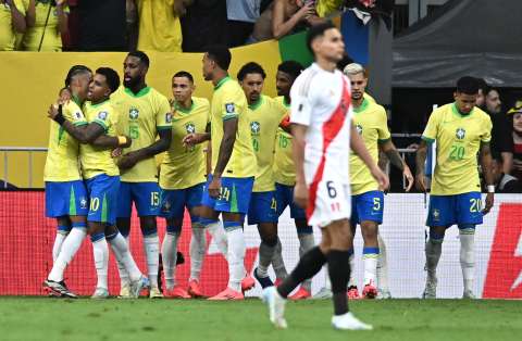 Brasil goleó 4-0 a Perú y se acomodó en la doble fecha de la eliminatoria