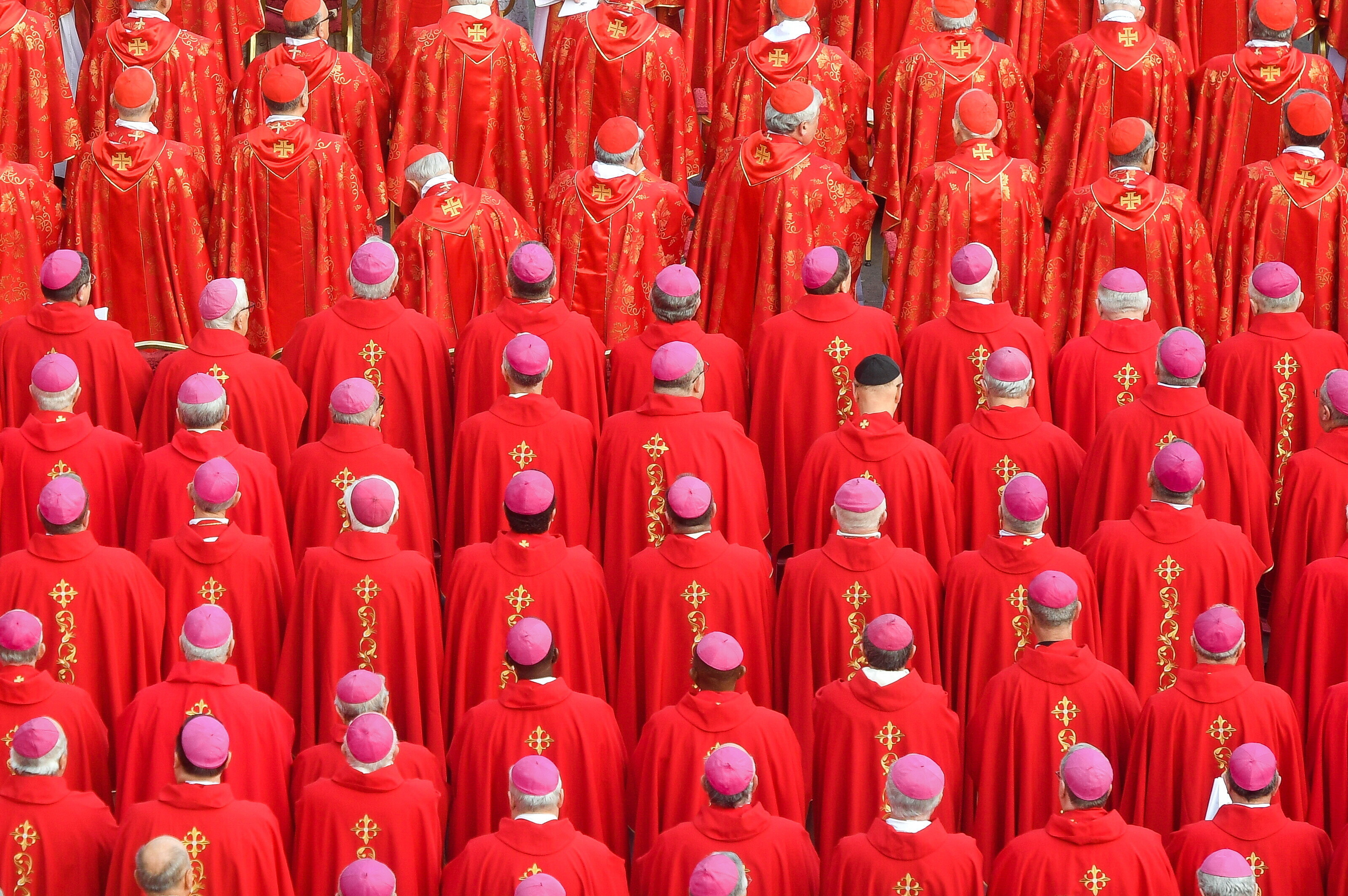 Al funeral, asistieron cerca de 130 cardenales y, en total, más de 50.000 personas.