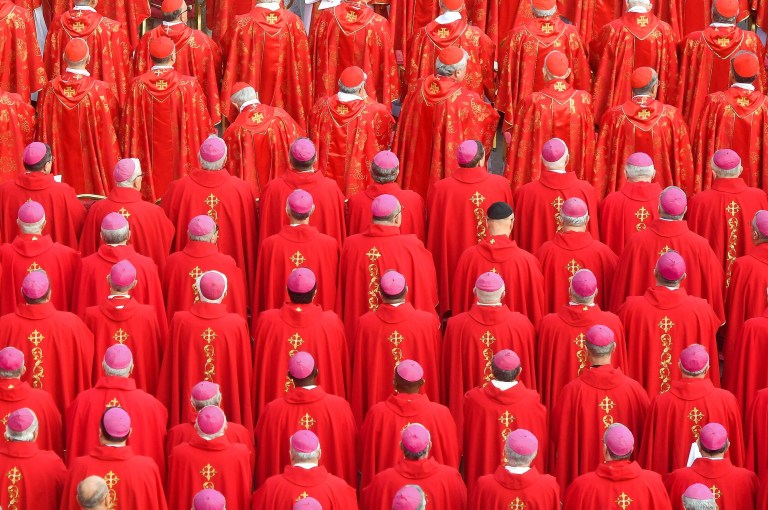 Cardenal se vuelca contra decisión del papa sobre parejas homosexuales: “Una herejía”