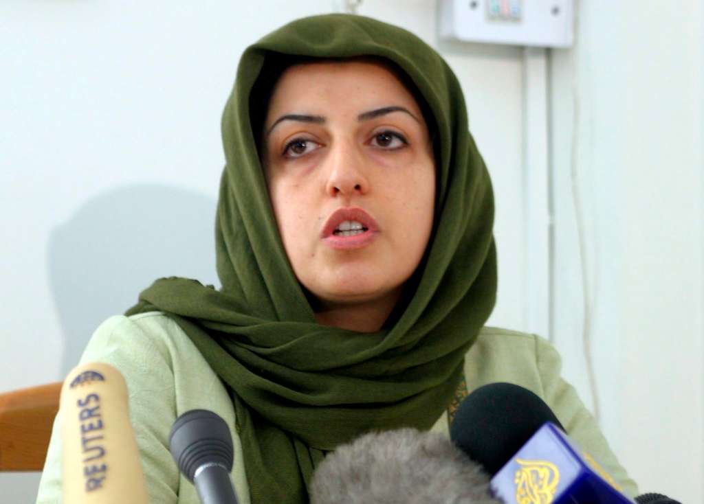 Teheran (Iran (islamic Republic Of)), 17/01/2005.- (FILE) - Iranian activist Narges Mohammadi speaks during the first-ever conference on human rights violations at the Human Rights Centre in Teheran, Iran, 17 January 2005 (reissued 06 October 2023). Mohammadi was awarded the Nobel Peace Prize on 06 October 2023 'for her fight against women's oppression in Iran and her fight to promote human rights and freedom for all,' the Norwegian Nobel Committee'Äôs chairwoman said during the award ceremony in Oslo. EFE/EPA/ABEDIN TAHERKENAREH