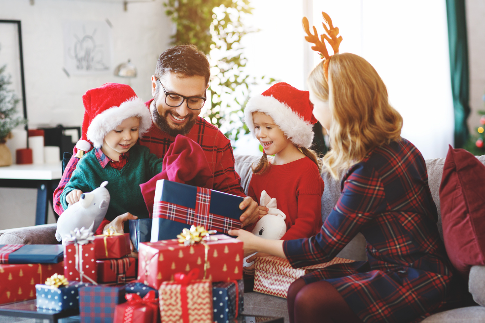 ¿Cuándo se deben abrir los regalos de Navidad con los niños?