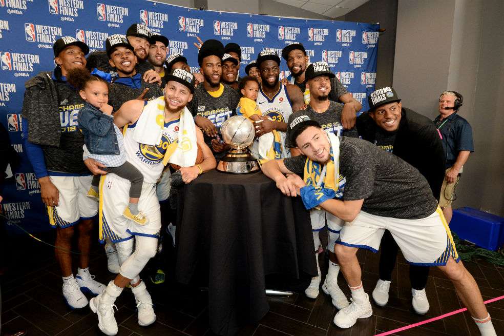 Golden State festejando su título de conferencia. / AFP