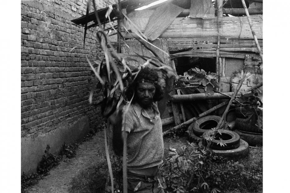 Fotograma de "Agarrando Pueblo" (1977). Dirección: Carlos Mayolo y Luis Ospina. Fotografía: Eduardo Carvajal y Fernando Vélez. En la foto: Luis Alfonso Londoño.