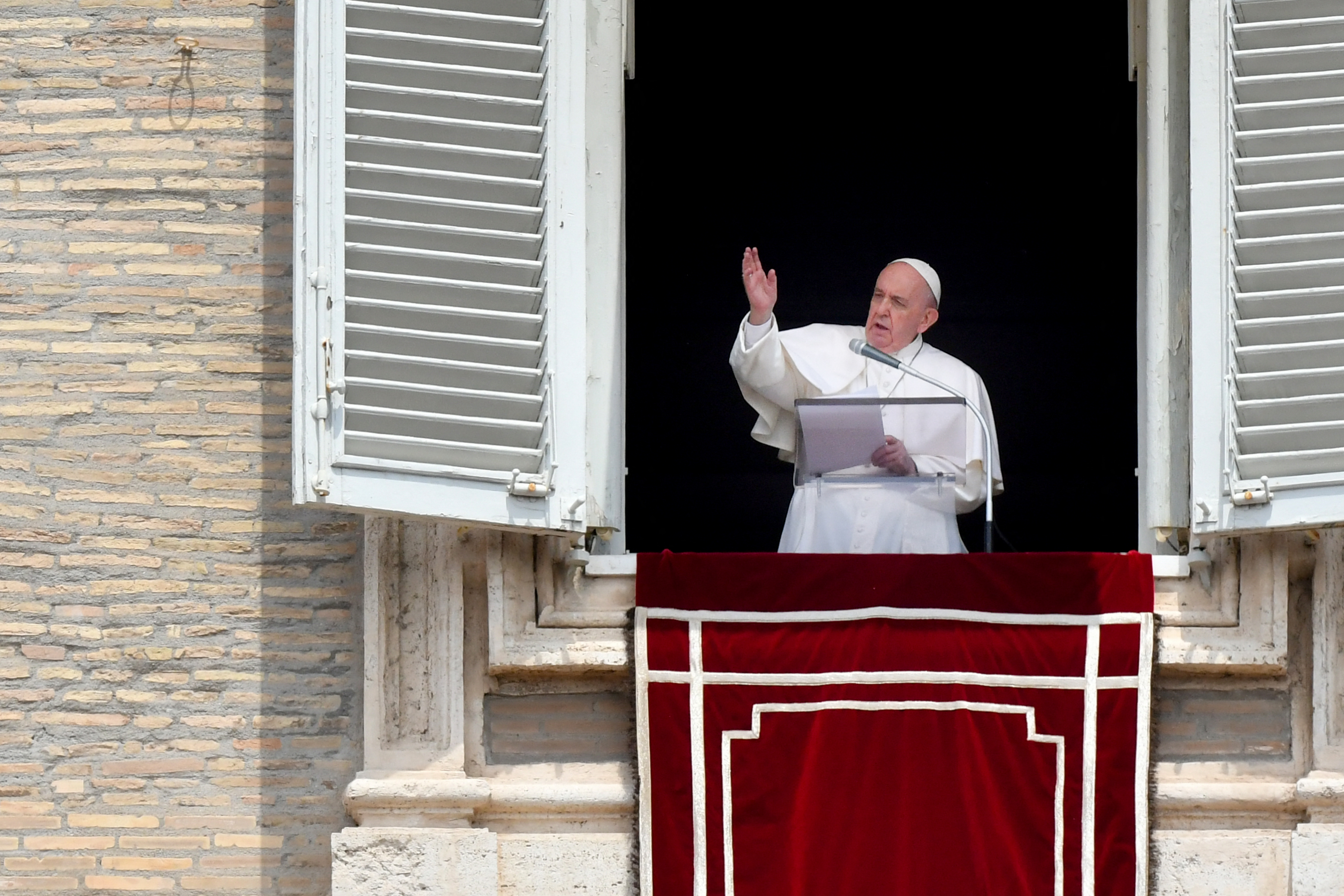 Vaticano introduce el delito de pedofilia en el Código de Derecho Canónico