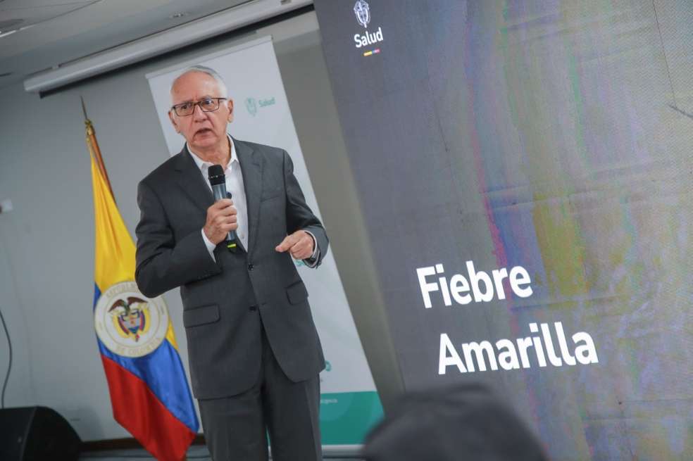 El ministro de Salud, Guillermo Alfonso Jaramillo, en medio de una rueda de prensa en la que explicaba la situación de la fiebre amarilla en Colombia.