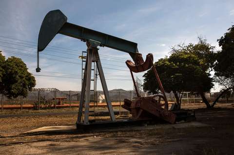 Maduro propone inusual acuerdo de petróleo por deuda