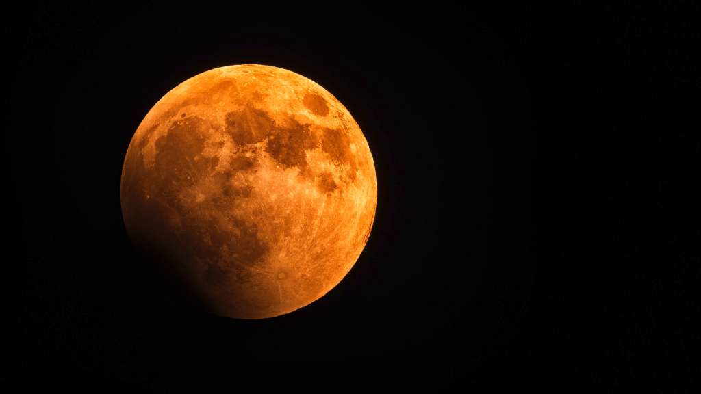 El próximo 14 de junio tendremos una superluna fresa que traerá cambios para varios de los signos del Zodiaco