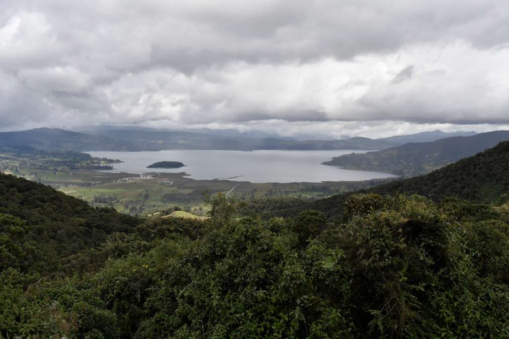 También llamada lago Guamuez, embalse natural ubicado en la localización de El Encano, corregimiento del municipio de Pasto, en el departamento de Nariño.
