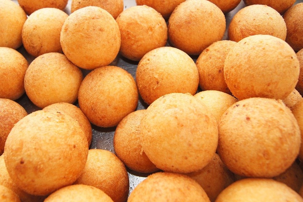 Prepara unos esponjosos buñuelos rellenos con esta sencilla receta.