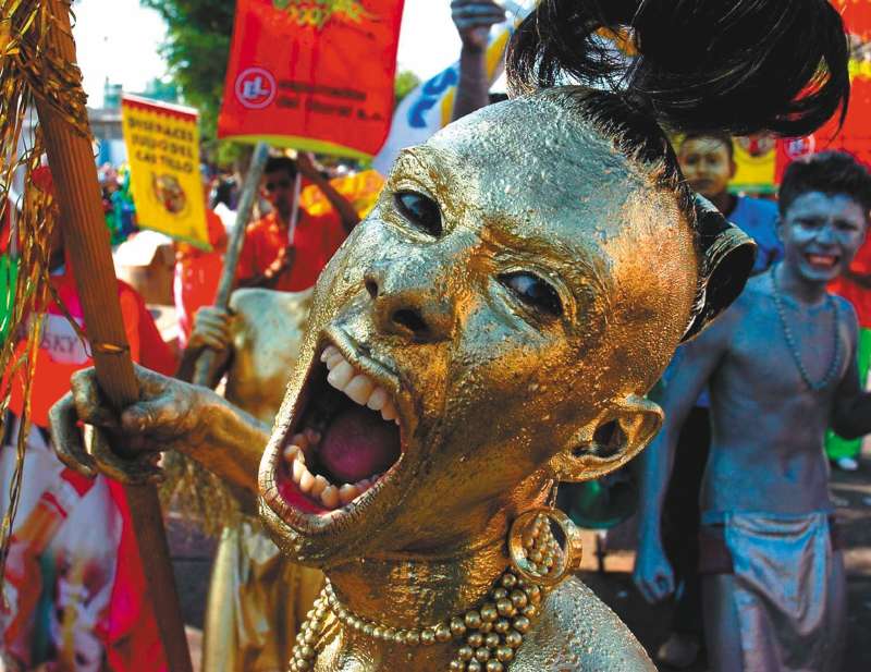 El Carnaval de Barranquilla fue declarado por la UNESCO "Patrimonio Oral e Inmaterial de la Humanidad". Dice Jaime Abello: “Quien lo vive, o sea quien lo desfila, quien lo baila, es quien en realidad lo puede gozar y comprender a fondo”.