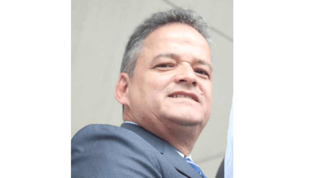 Ospina se desempeñaba como Secretario de Hacienda de Quindío y es especializado en Gerencia Informática.