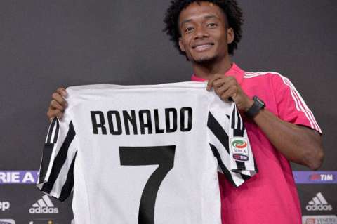Con orgullo, Juan Guillermo Cuadrado le cedió el número 7 a Cristiano Ronaldo